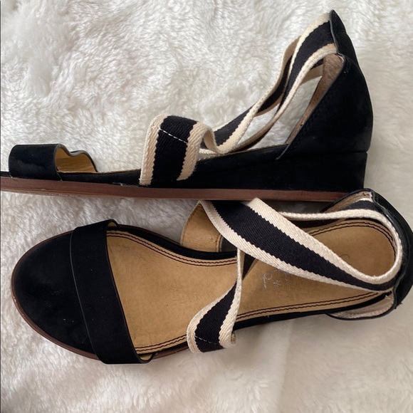 Splendid Black and Tan Sandals with Modern Asymmetry - Picture 8 of 11